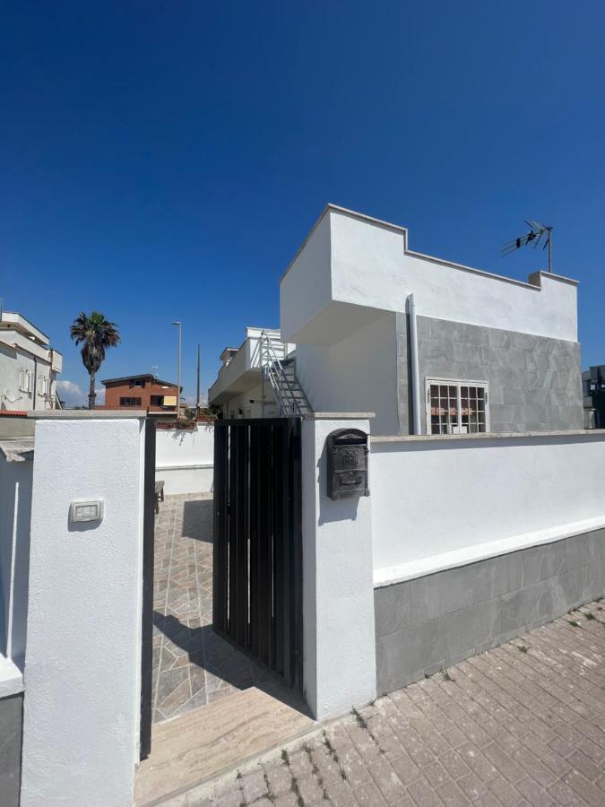 Villa Pisola Fiumicino Airport - Seafront المظهر الخارجي الصورة