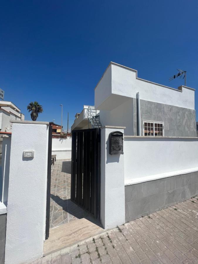 Villa Pisola Fiumicino Airport - Seafront المظهر الخارجي الصورة